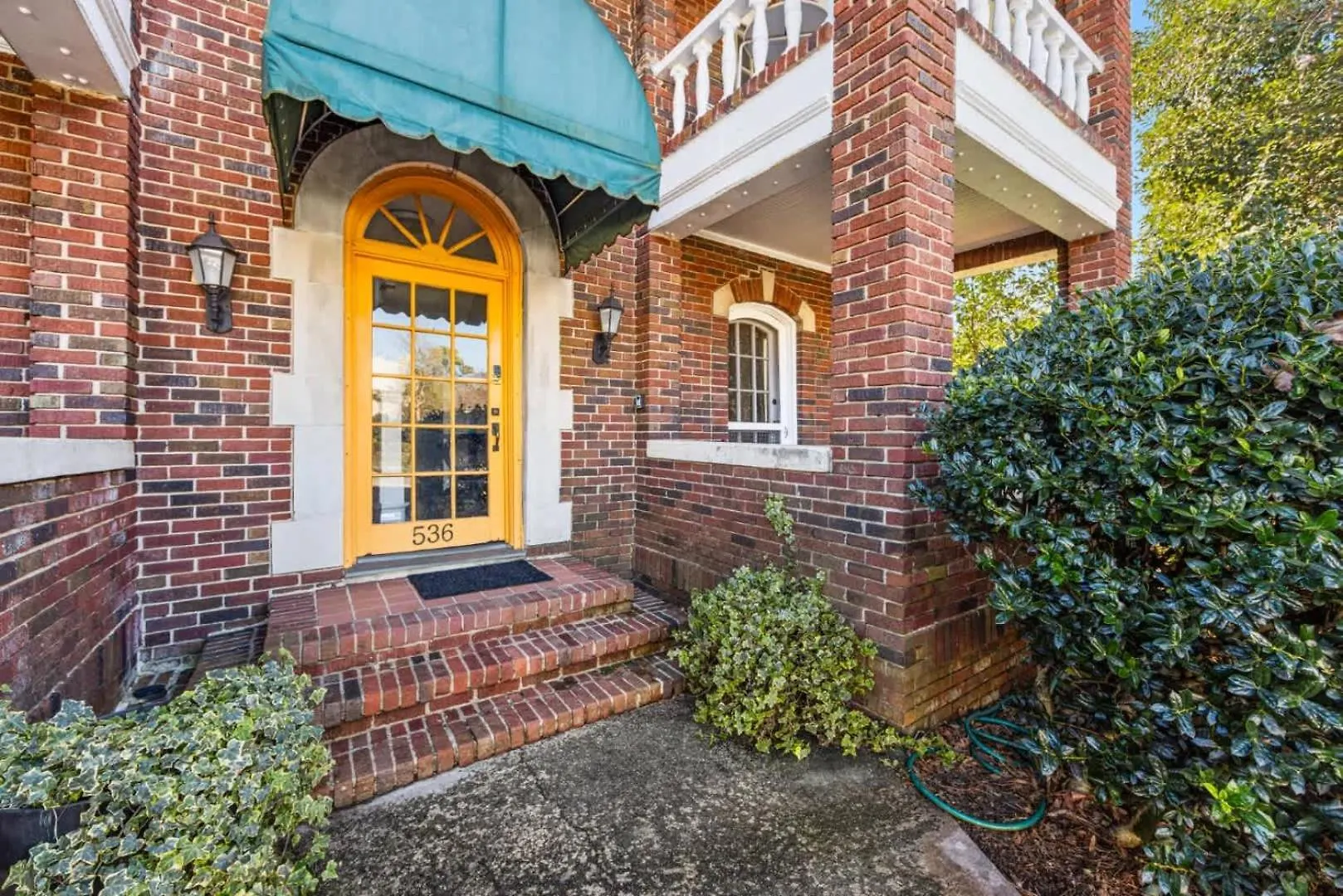 Holiday home Retro 1Br In Elizabeth With Porch & Eclectic Design Villa Charlotte