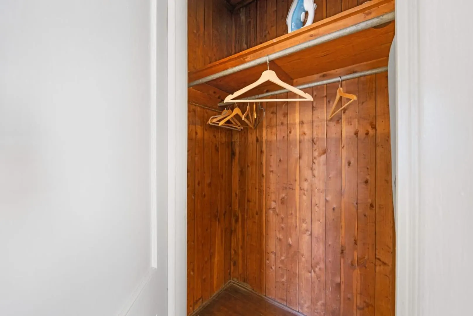 Retro 1Br In Elizabeth With Porch & Eclectic Design Villa Charlotte
