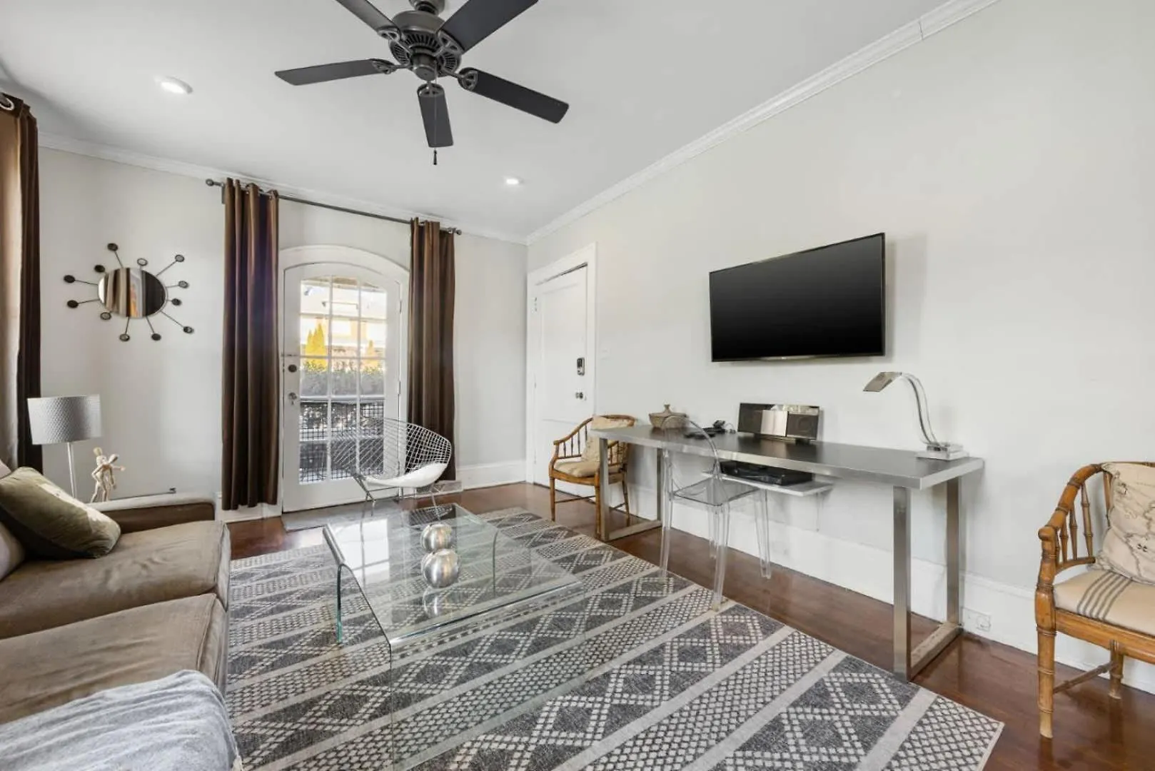 Holiday home Retro 1Br In Elizabeth With Porch & Eclectic Design Villa Charlotte