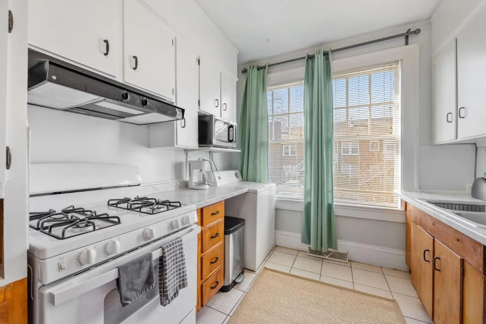 Retro 1Br In Elizabeth With Porch & Eclectic Design Villa Charlotte United States