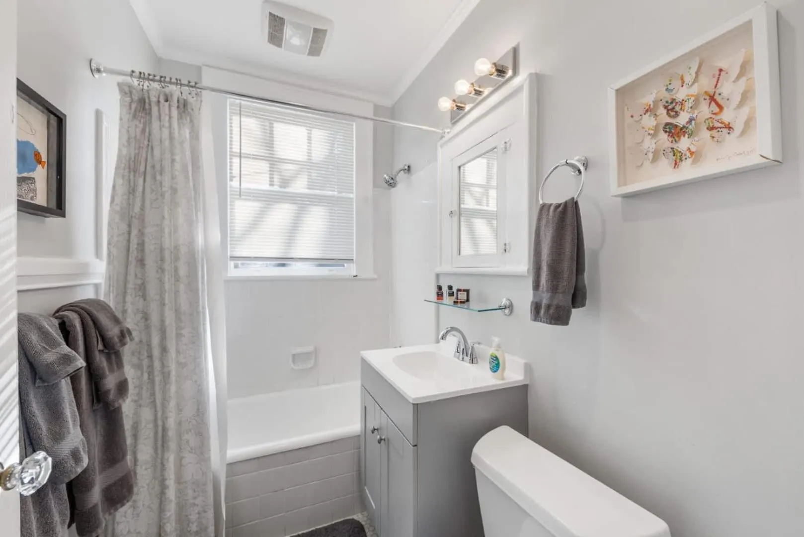 Retro 1Br In Elizabeth With Porch & Eclectic Design Villa Charlotte Holiday home